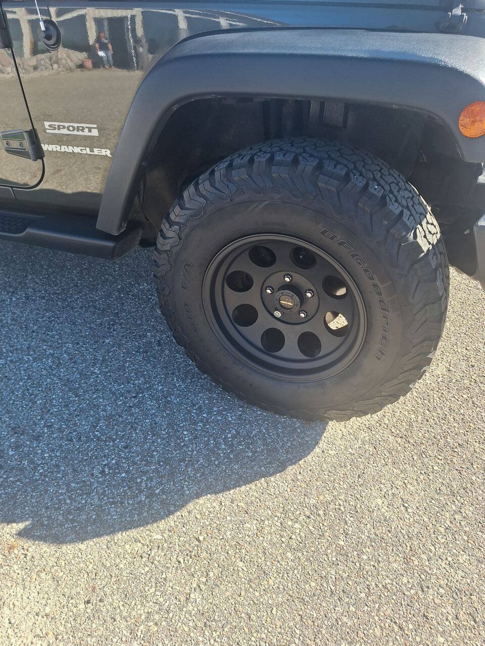 Used 2016 Jeep Wrangler Sport w/ Connectivity Group AWD/4WD image 9