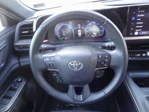 Used 2023 Toyota Crown XLE image 13