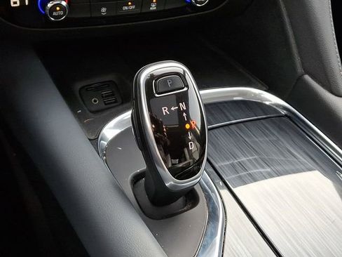 Used 2020 Buick Enclave Essence w/ LPO, Touring Package image 20