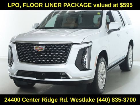 Used 2026 Cadillac Escalade Luxury w/ LPO, Floor Liner Package AWD/4WD image 4