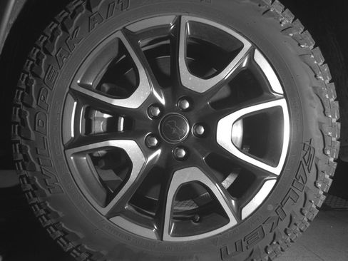 Used 2025 Jeep Compass Trailhawk AWD/4WD image 12