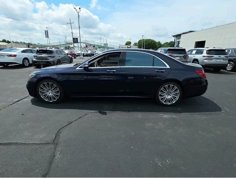 Used 2019 Mercedes-Benz S 560 Sedan image 2