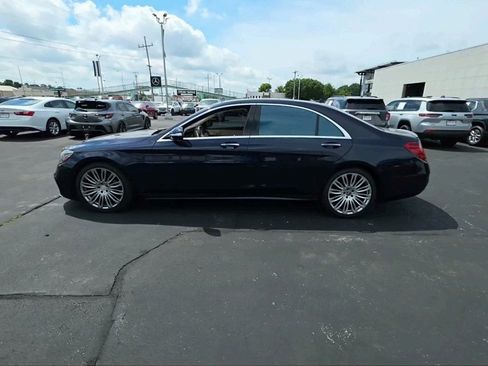 Used 2019 Mercedes-Benz S 560 Sedan image 2