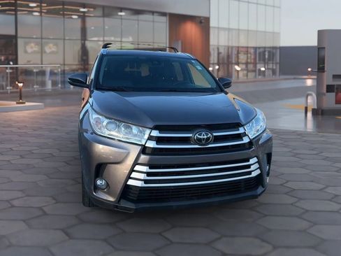 Used 2019 Toyota Highlander XLE FWD image 16