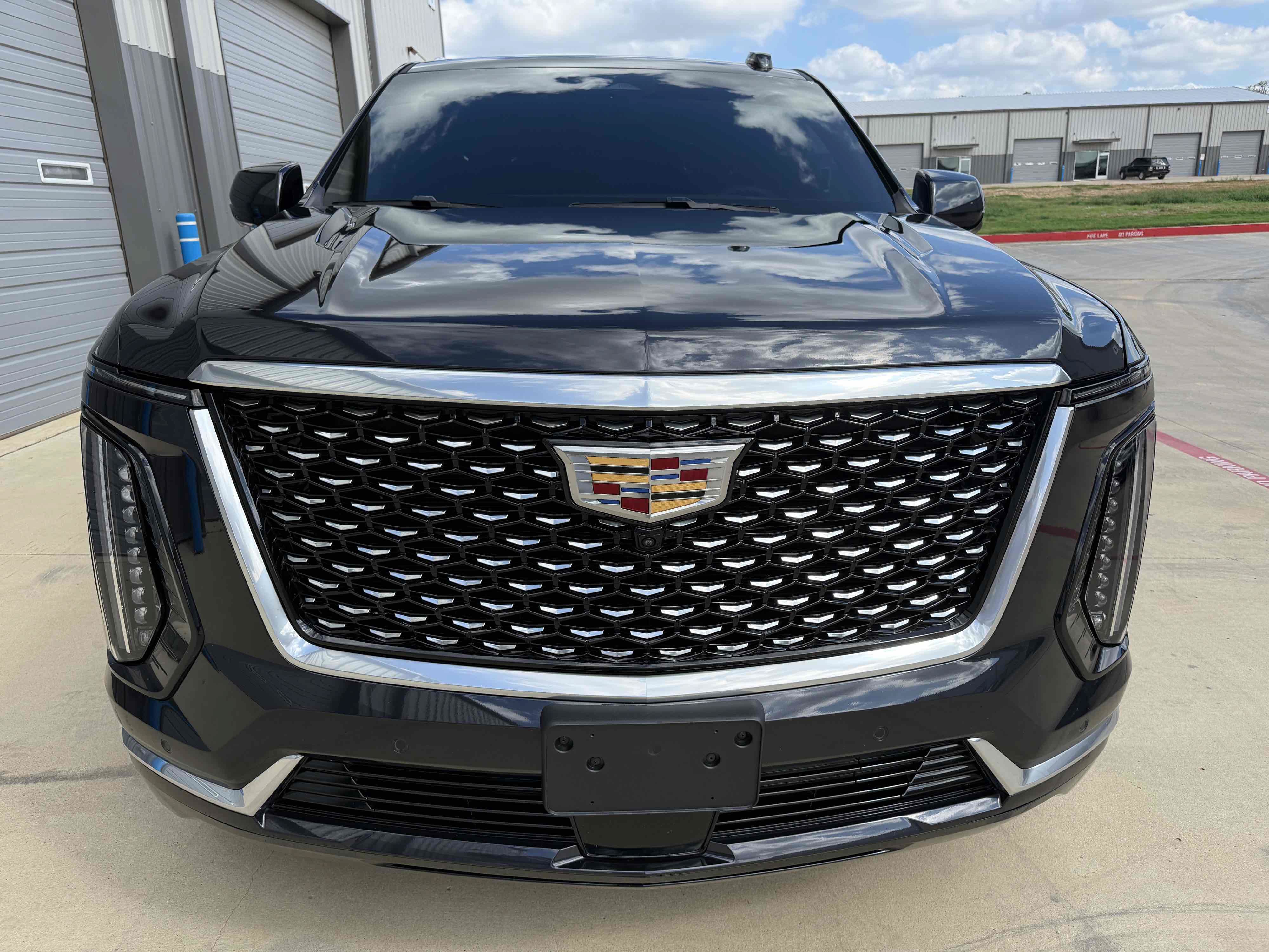 Used 2025 Cadillac Escalade Premium Luxury AWD/4WD image 5