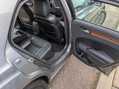 Used 2012 Chrysler 300 Limited RWD image 27