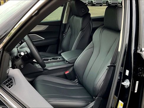 Used 2025 Acura MDX SH-AWD image 13