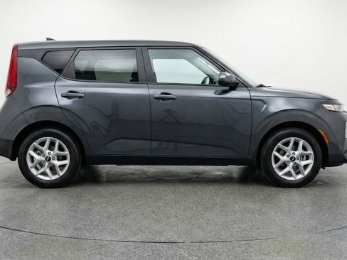 Used 2025 Kia Soul LX w/ LX Technology Package FWD image 11