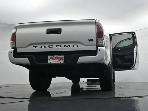 Used 2023 Toyota Tacoma TRD Off-Road w/ Advanced Technology Package AWD/4WD image 44