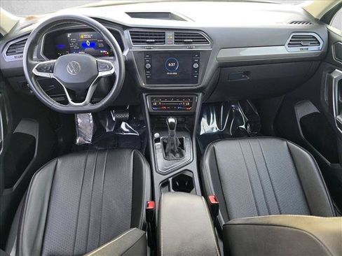 Used 2022 Volkswagen Tiguan SE FWD image 17