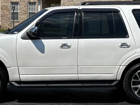 Used 2017 Ford Expedition XLT w/ Equipment Group 202A RWD image 2
