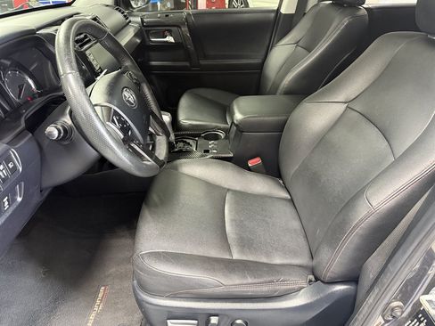Used 2021 Toyota 4Runner TRD Off-Road Premium w/ Moonroof Package AWD/4WD image 10