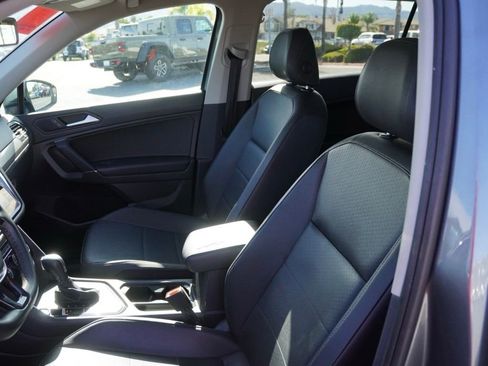 Used 2020 Volkswagen Tiguan SE w/ Panoramic Sunroof Package image 20