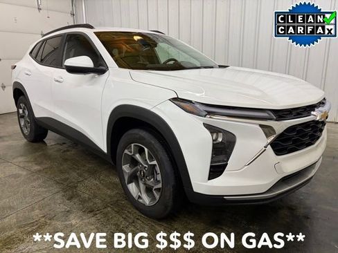 Used 2025 Chevrolet Trax LT w/ LT Convenience Package image 1