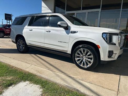 Used 2024 GMC Yukon XL Denali w/ Advanced Technology Package AWD/4WD image 2