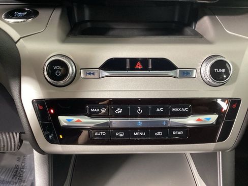 Used 2023 Ford Explorer XLT w/ Equipment Group 202A image 30