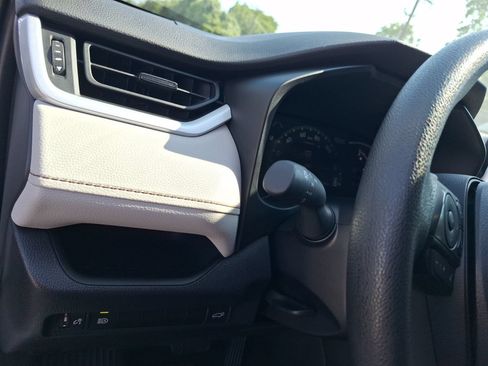 Used 2025 Toyota RAV4 XLE w/ Convenience Package FWD image 18