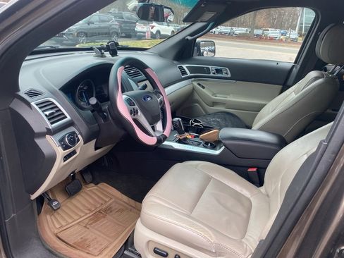 Used 2015 Ford Explorer XLT w/ Equipment Group 202B image 8