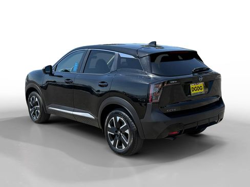 Used 2025 Nissan Kicks SV AWD/4WD image 3