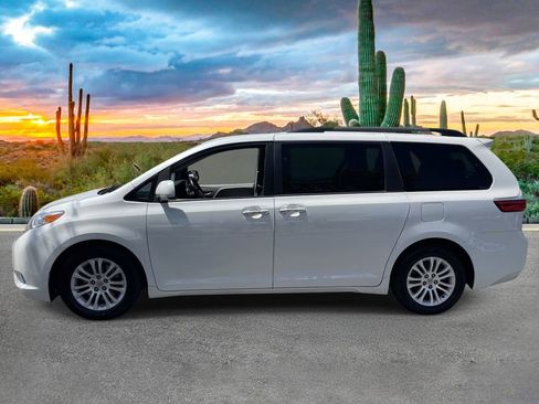 Used 2015 Toyota Sienna XLE w/ XLE Navigation Package FWD image 6