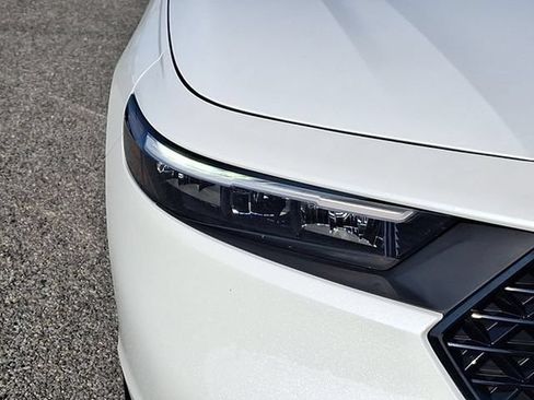 Certified 2025 Honda Accord SE image 9