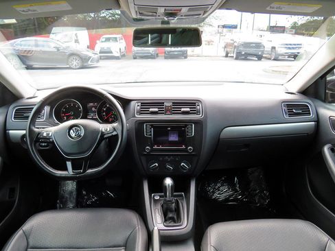 Used 2017 Volkswagen Jetta SE image 17