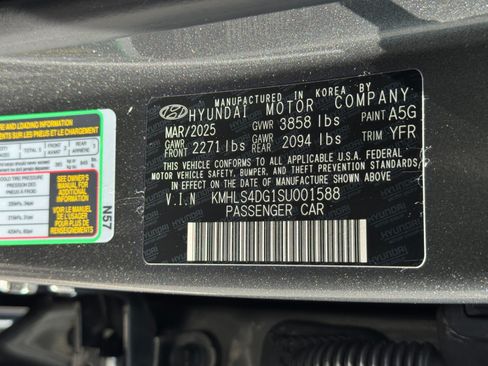 Used 2025 Hyundai Elantra SEL FWD image 45