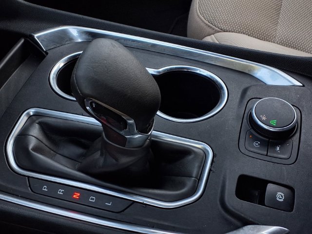 Used 2023 Chevrolet Traverse LS FWD image 18
