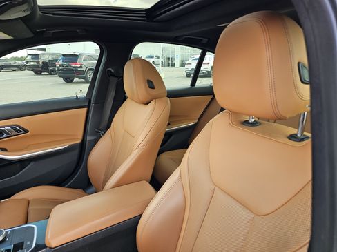 Used 2022 BMW 330i xDrive Sedan w/ Driving Assistance Package image 15