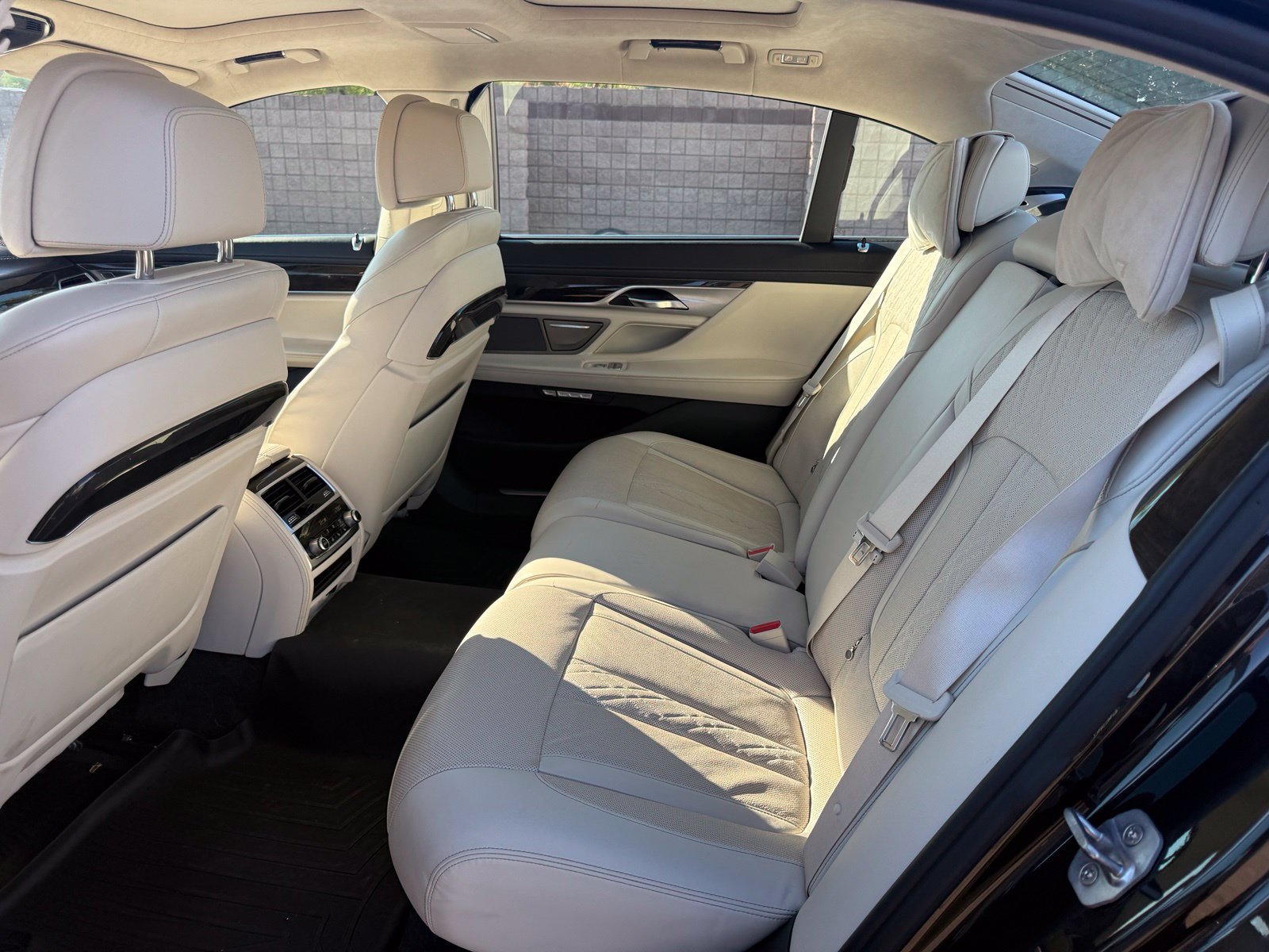 Used 2016 BMW 750i xDrive AWD/4WD image 9