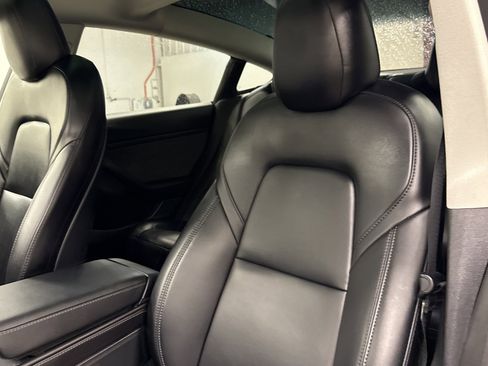 Used 2023 Tesla Model 3 Standard Range image 5