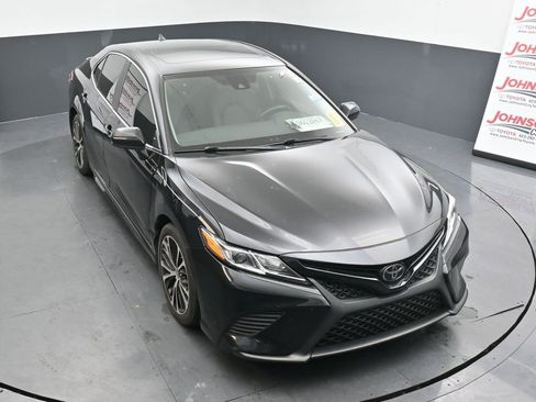 Used 2020 Toyota Camry SE image 10