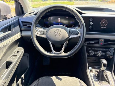 Used 2024 Volkswagen Taos SE FWD image 19