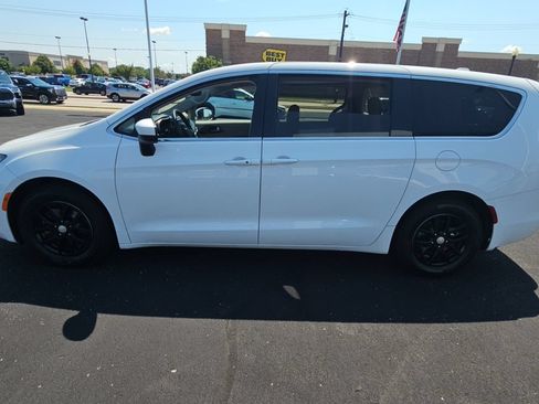 Used 2017 Chrysler Pacifica LX FWD image 6