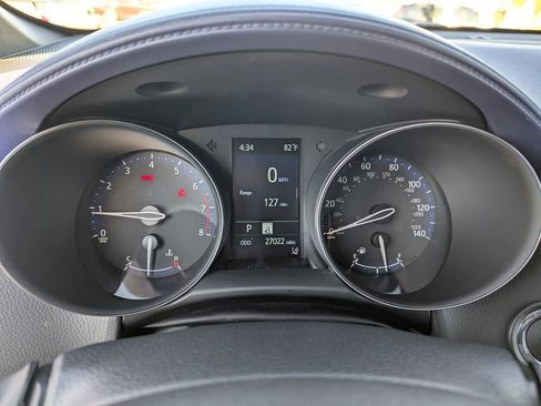 Used 2022 Toyota C-HR XLE image 28