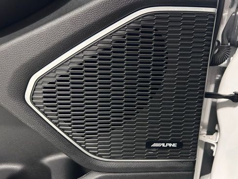 Used 2023 Jeep Grand Cherokee Limited image 6