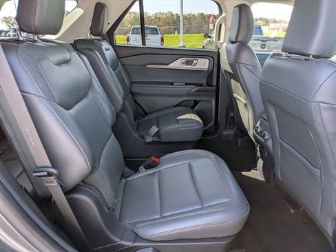 Certified 2025 Ford Explorer Active w/ Active Comfort Package AWD/4WD image 31