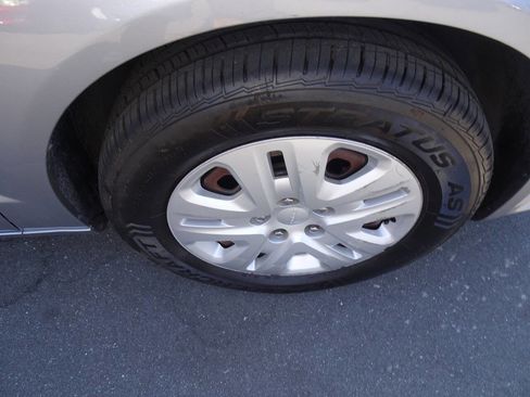 Used 2013 Dodge Grand Caravan SE image 12