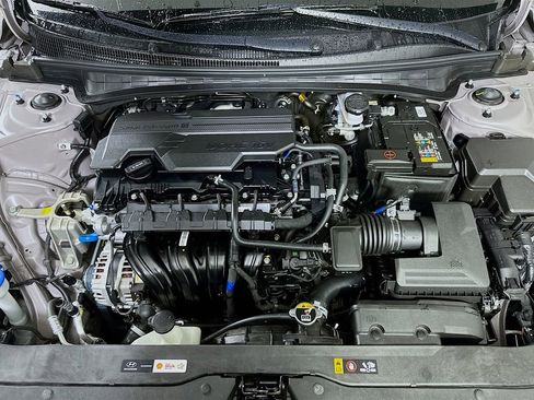 Used 2025 Hyundai Elantra SEL FWD image 9