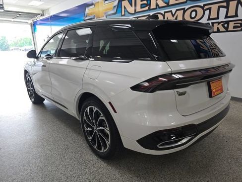 Used 2025 Lincoln Nautilus Reserve AWD/4WD image 5