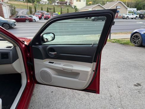 Used 2005 Dodge Magnum R/T RWD image 16