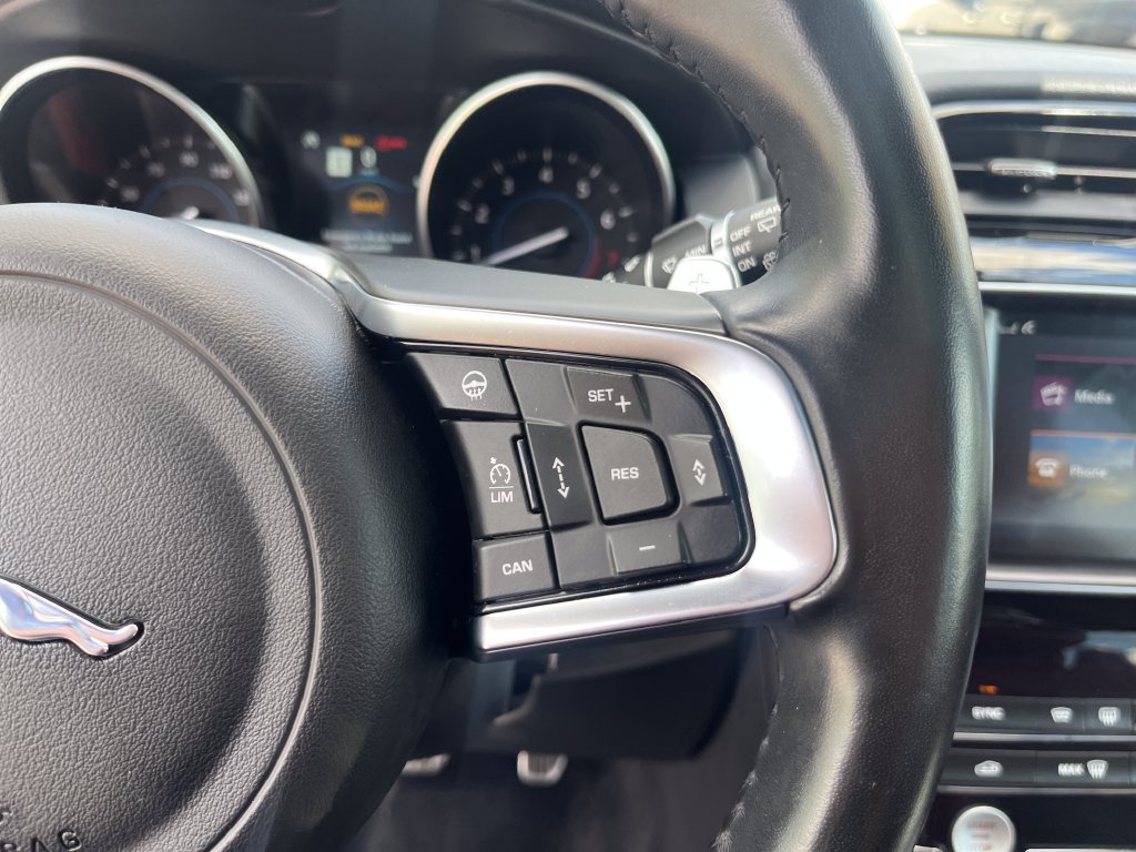 Used 2018 Jaguar F-PACE S AWD/4WD image 19