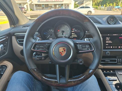 Used 2023 Porsche Macan S AWD/4WD image 6