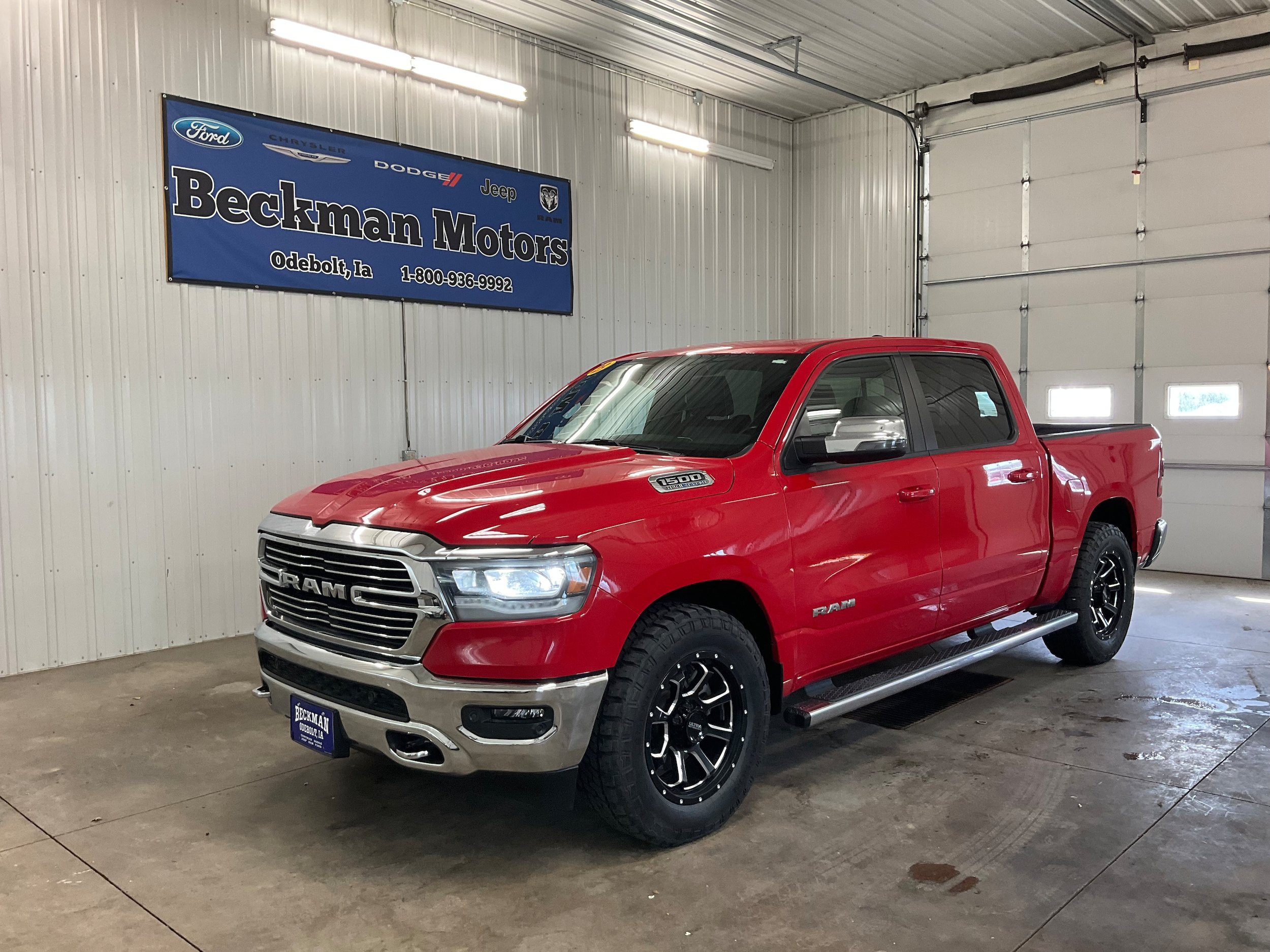 Used 2023 RAM 1500 Laramie AWD/4WD image 1
