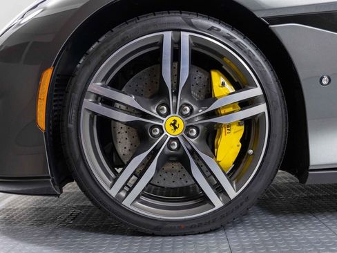 Used 2019 Ferrari Portofino image 18