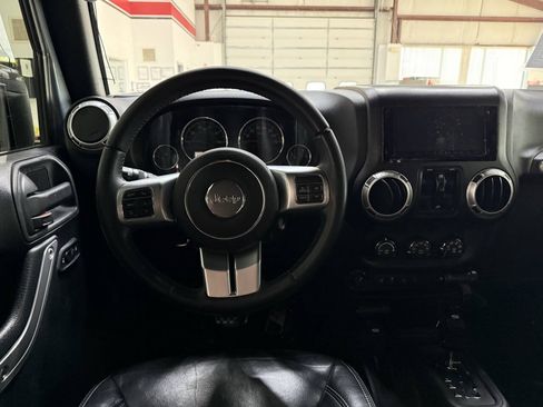 Used 2015 Jeep Wrangler Unlimited Rubicon AWD/4WD image 21