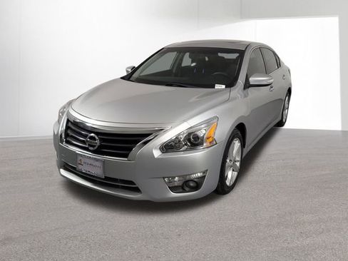 Used 2015 Nissan Altima 2.5 SV w/ Convenience Package image 25