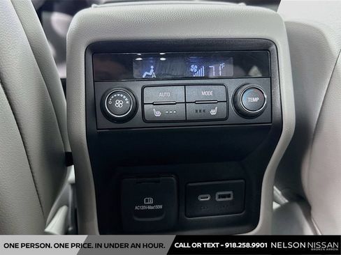 Used 2023 GMC Acadia SLT w/ Preferred Package FWD image 27