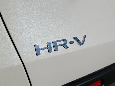 Used 2025 Honda HR-V LX image 7