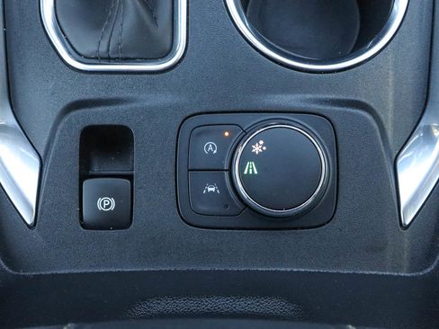 Used 2023 Chevrolet Traverse LT FWD image 22